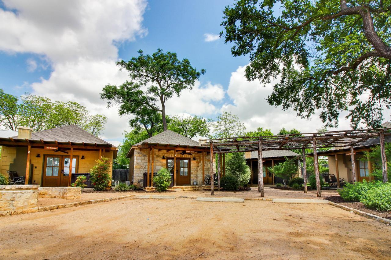 Wine Country Cottages On Main Fredericksburg Phòng bức ảnh