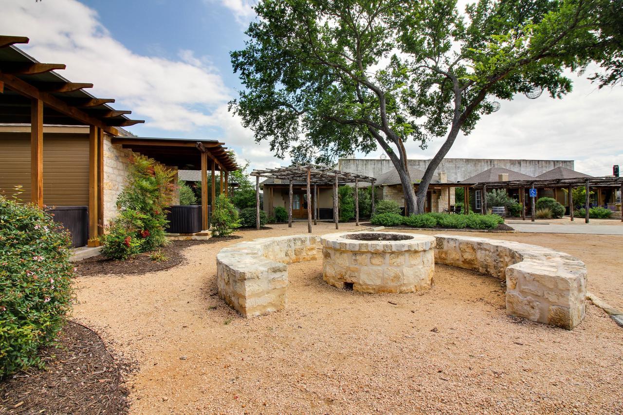 Wine Country Cottages On Main Fredericksburg Phòng bức ảnh
