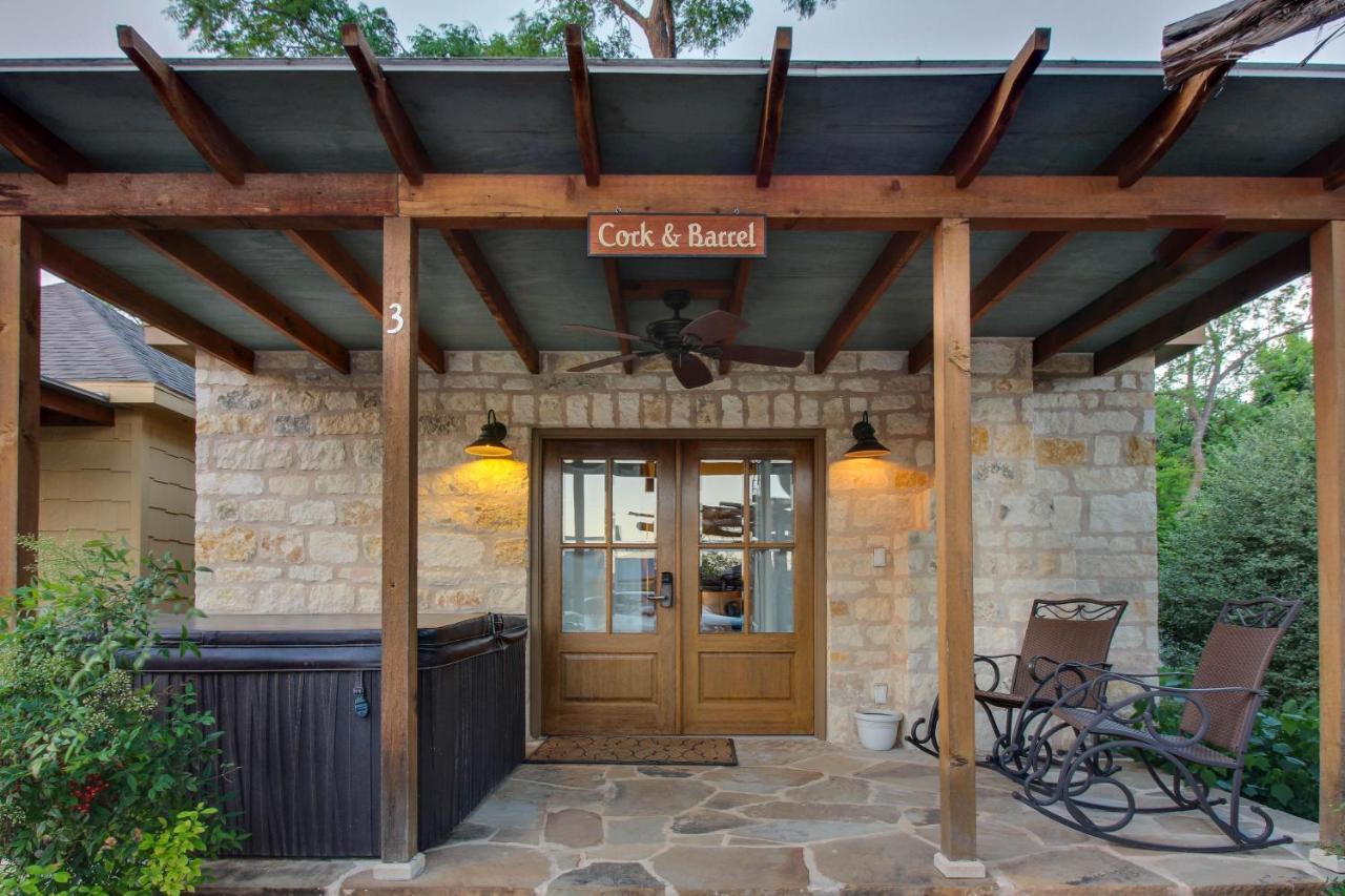 Wine Country Cottages On Main Fredericksburg Phòng bức ảnh
