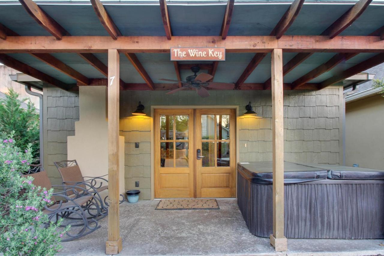 Wine Country Cottages On Main Fredericksburg Phòng bức ảnh